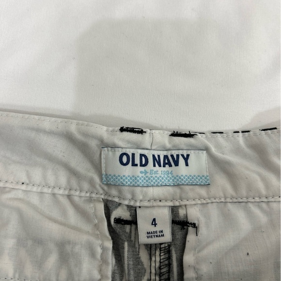 Old Navy women’s short Size 4 - Picture 6 of 11